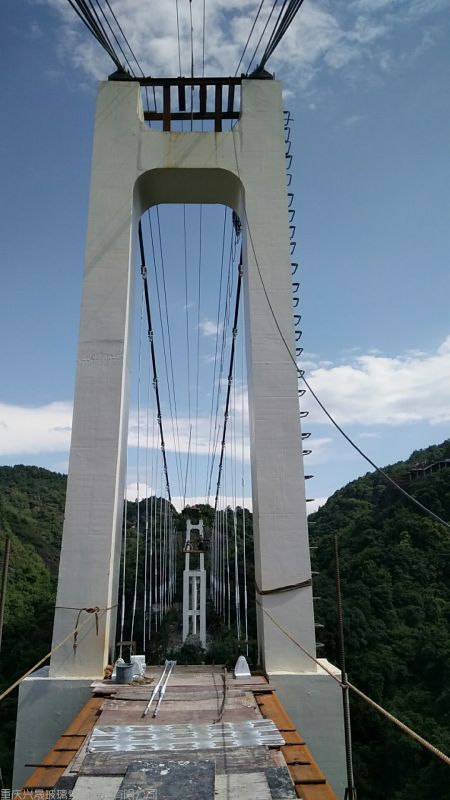 广东省平远县大河背玻璃悬索桥项目